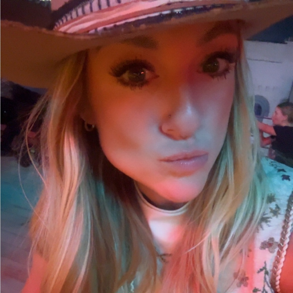 Meet your Posher, Brooke